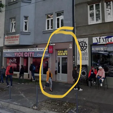 Blue Plaza Apartment *