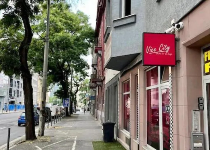 Blue Plaza アパート *